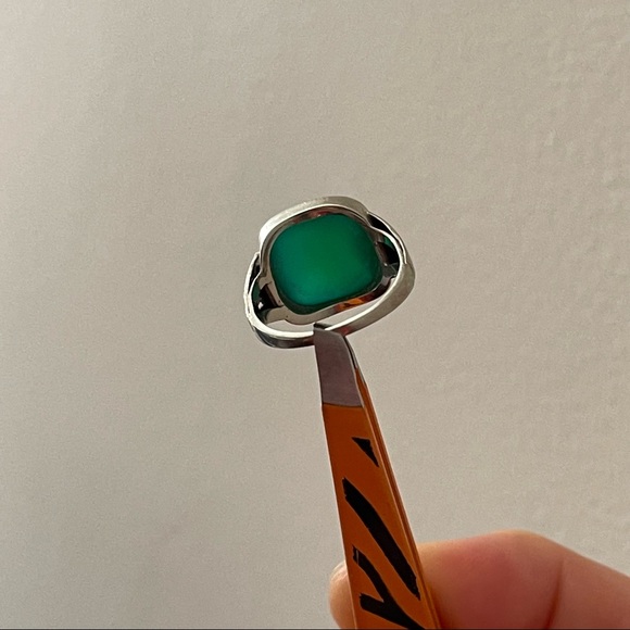 SOLD Antique Tiffany & Co 14k White Gold Sugarloaf Cabochon Chrysoprase Ring - Picture 6 of 12